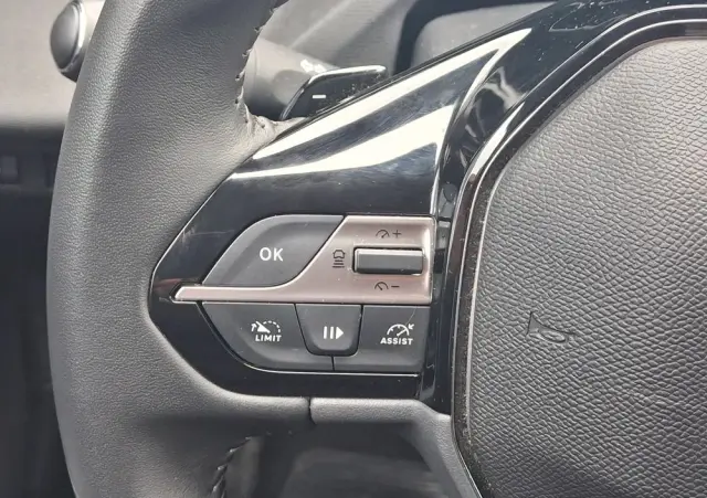 PEUGEOT 308 1.2 PureTech Allure S&S EAT8