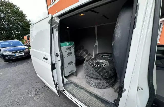 VOLKSWAGEN TRANSPORTER 