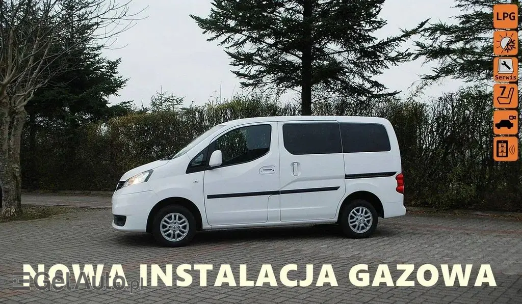 NISSAN NV200 