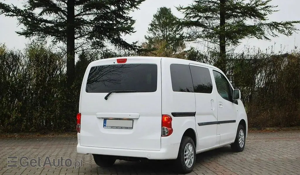 NISSAN NV200 
