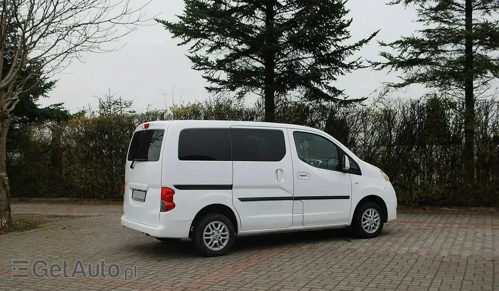 NISSAN NV200 