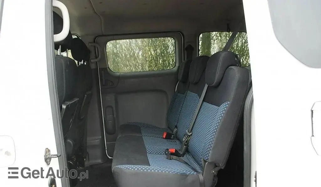 NISSAN NV200 