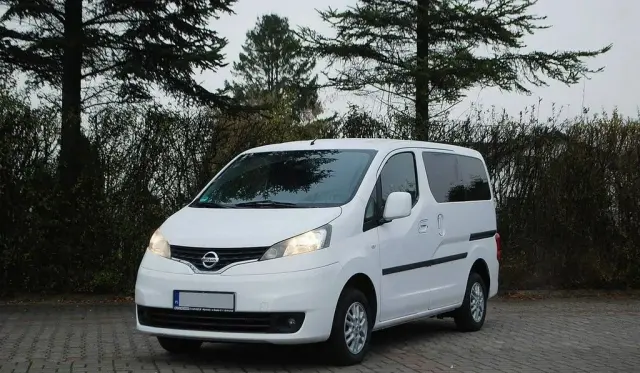 NISSAN NV200 