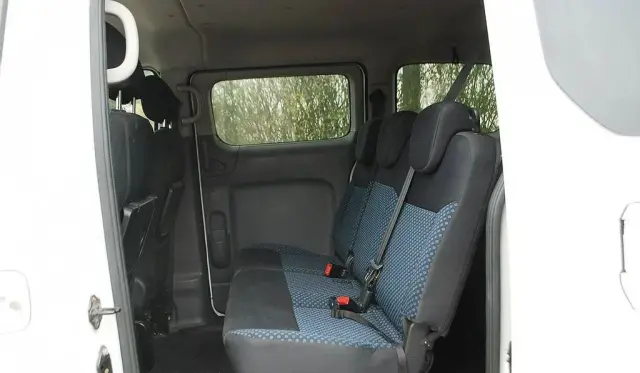 NISSAN NV200 