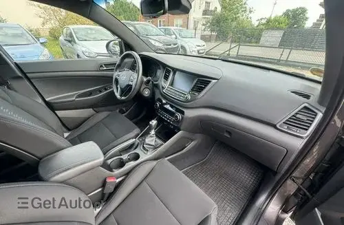 HYUNDAI Tucson 