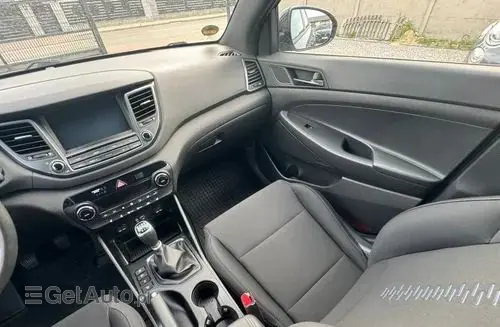 HYUNDAI Tucson 