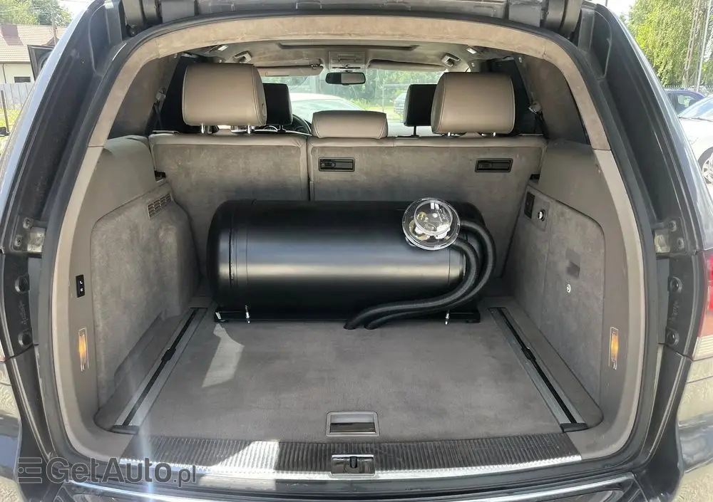 VOLKSWAGEN Touareg 4.2 V8 Automatik Individual