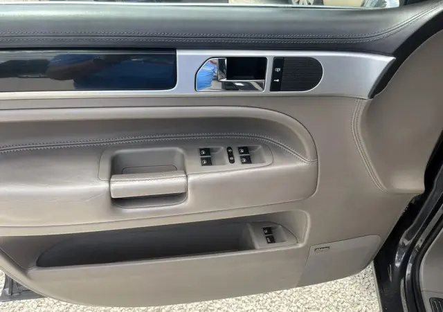 VOLKSWAGEN Touareg 4.2 V8 Automatik Individual