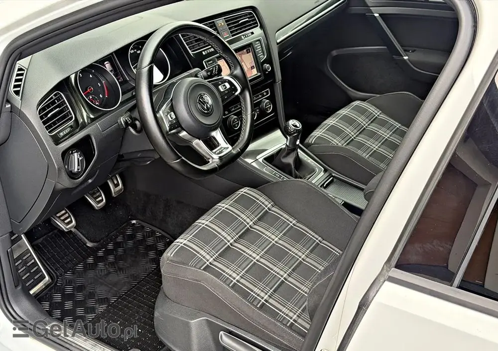VOLKSWAGEN Golf GTD (BlueMotion Technology)