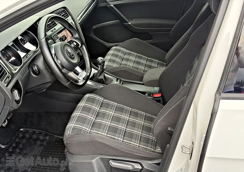 VOLKSWAGEN Golf GTD (BlueMotion Technology)