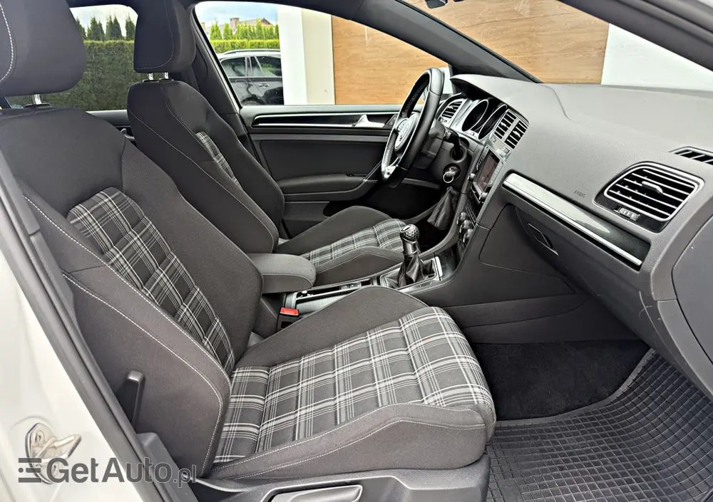 VOLKSWAGEN Golf GTD (BlueMotion Technology)