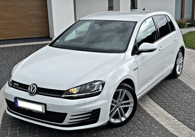 VOLKSWAGEN Golf GTD (BlueMotion Technology)