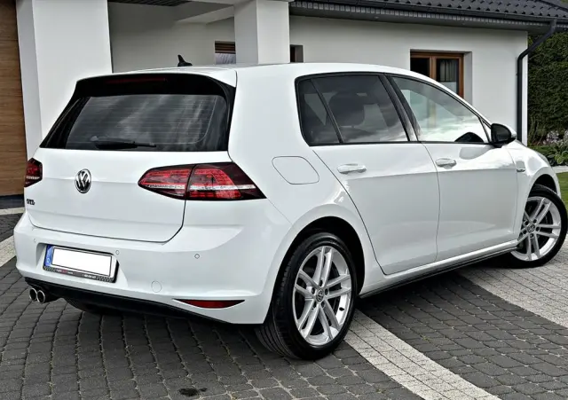 VOLKSWAGEN Golf GTD (BlueMotion Technology)