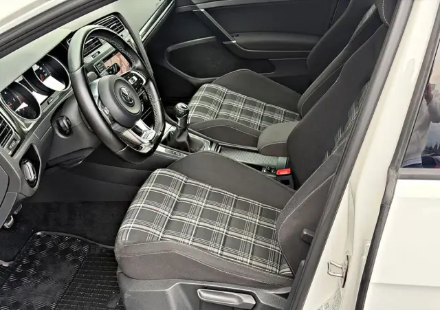 VOLKSWAGEN Golf GTD (BlueMotion Technology)