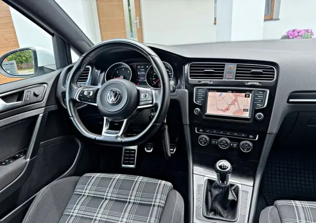 VOLKSWAGEN Golf GTD (BlueMotion Technology)