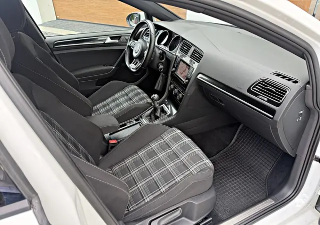 VOLKSWAGEN Golf GTD (BlueMotion Technology)