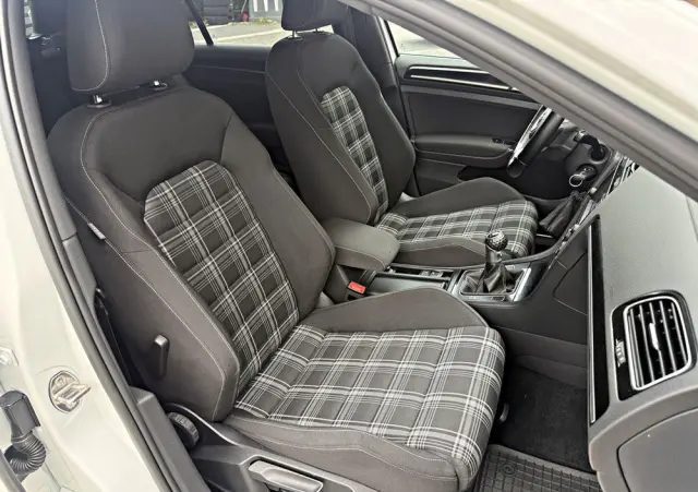 VOLKSWAGEN Golf GTD (BlueMotion Technology)