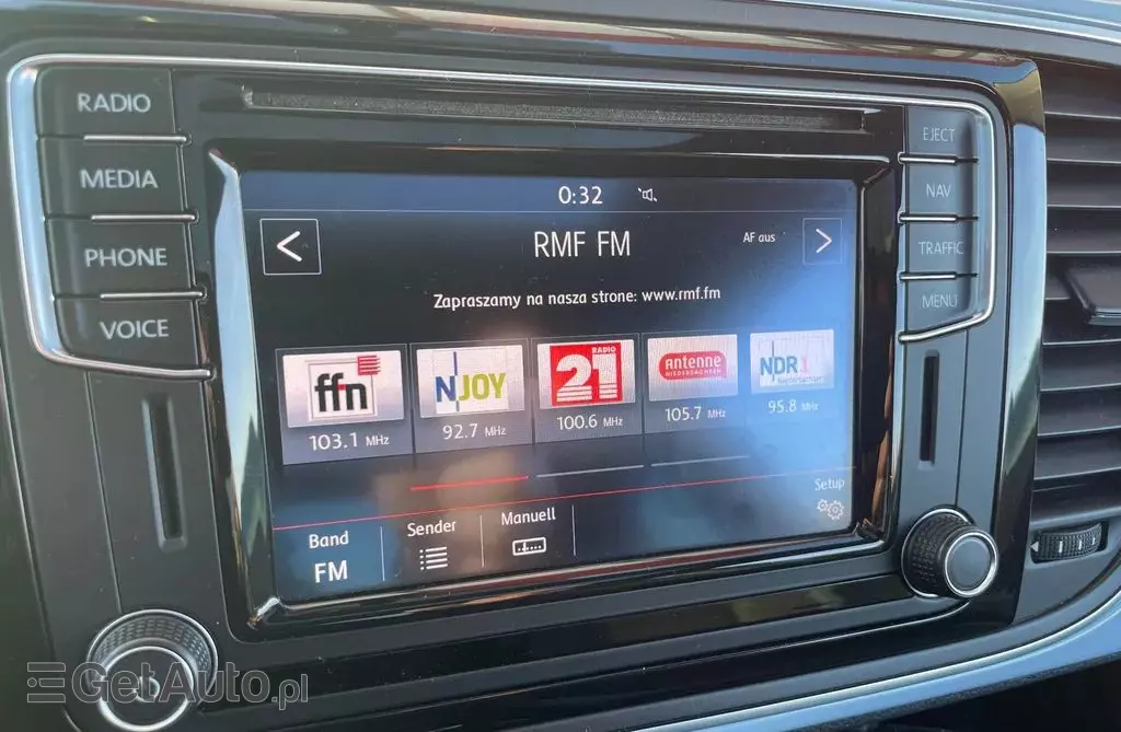 VOLKSWAGEN New Beetle 