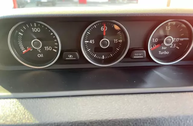 VOLKSWAGEN New Beetle 