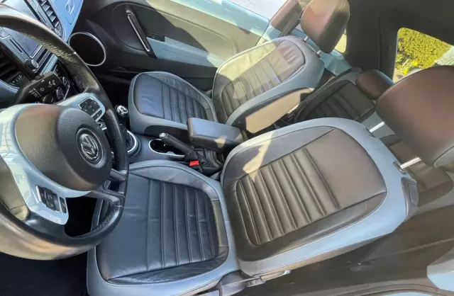 VOLKSWAGEN New Beetle 