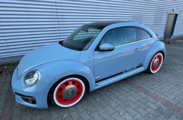 VOLKSWAGEN New Beetle 