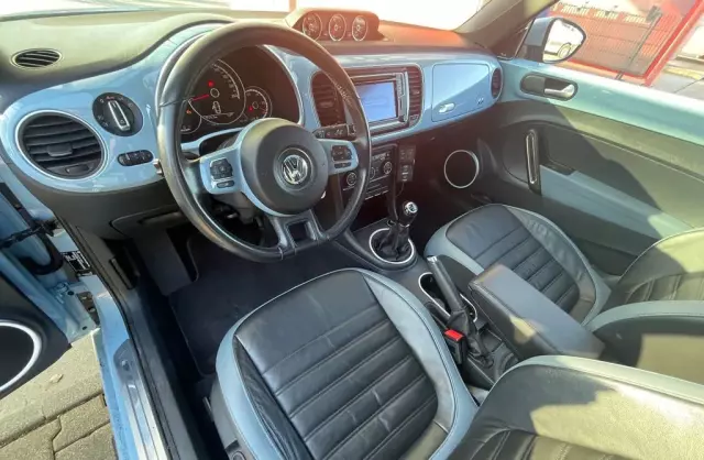 VOLKSWAGEN New Beetle 