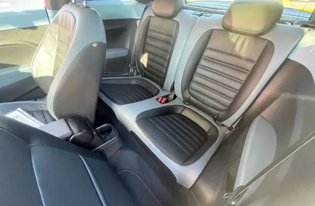 VOLKSWAGEN New Beetle 