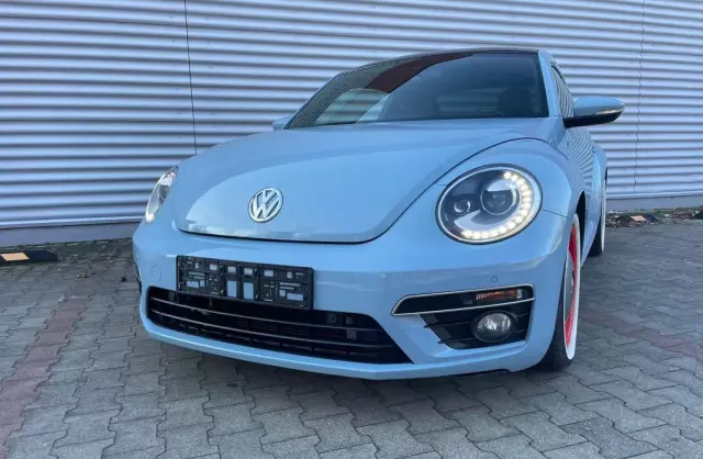 VOLKSWAGEN New Beetle 