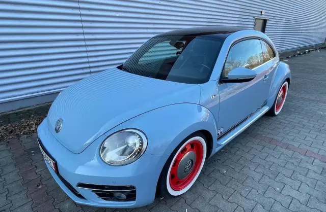 VOLKSWAGEN New Beetle 
