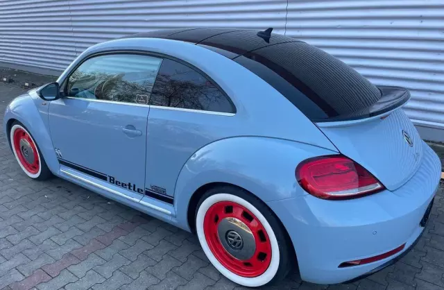 VOLKSWAGEN New Beetle 