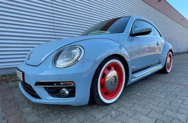 VOLKSWAGEN New Beetle 