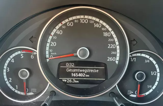 VOLKSWAGEN New Beetle 