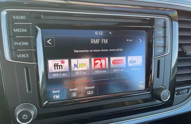 VOLKSWAGEN New Beetle 