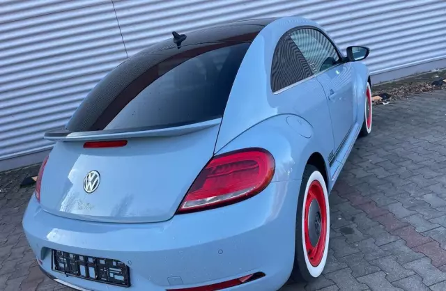 VOLKSWAGEN New Beetle 