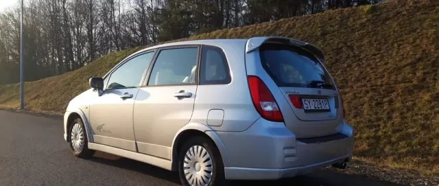 SUZUKI Liana 