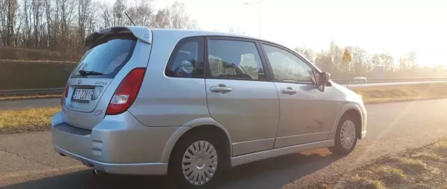 SUZUKI Liana 
