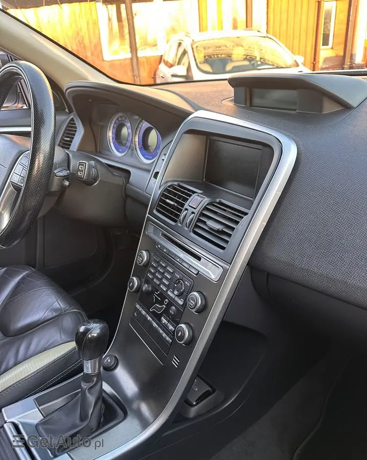 VOLVO XC 60 2.4D DRIVe RDesign