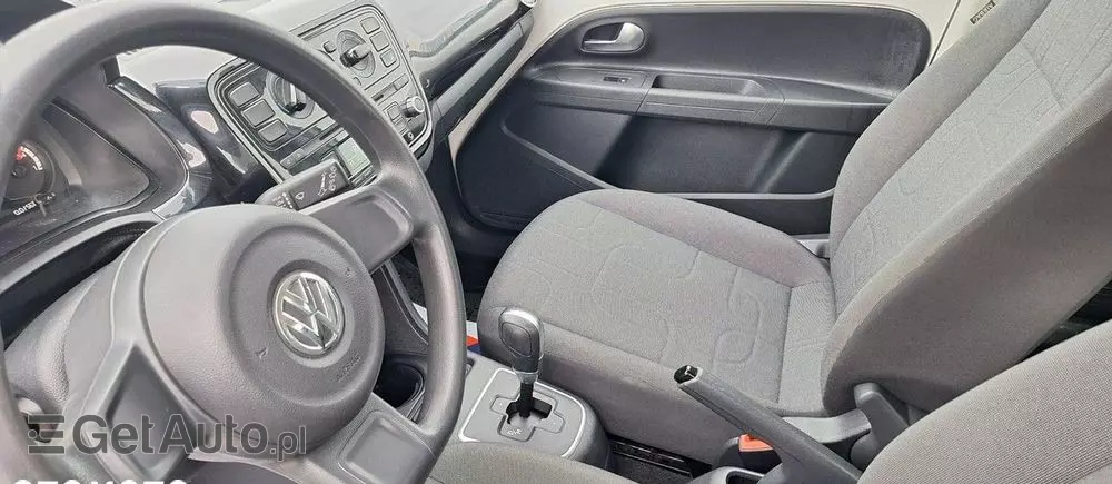VOLKSWAGEN Up! 