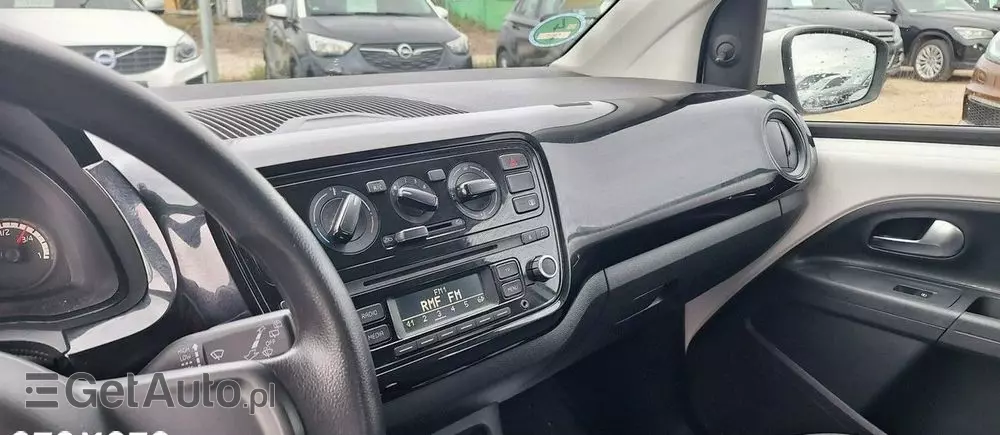 VOLKSWAGEN Up! 