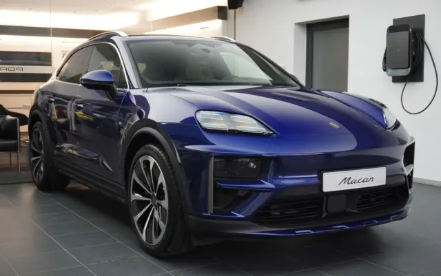 PORSCHE Macan 