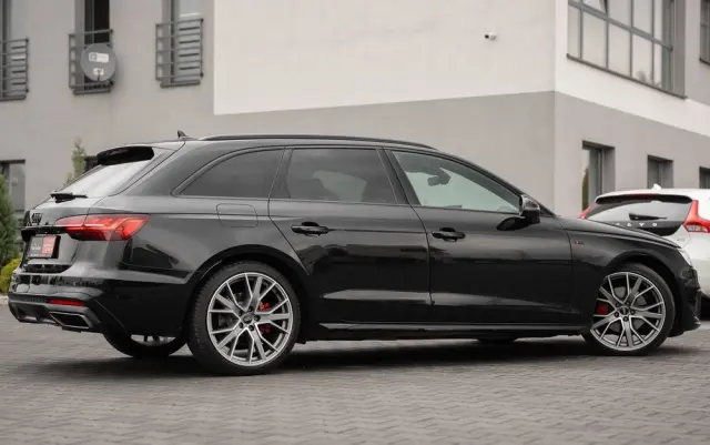 AUDI A4 Avant 40 TFSI S tronic S line