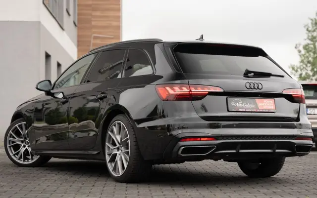 AUDI A4 Avant 40 TFSI S tronic S line