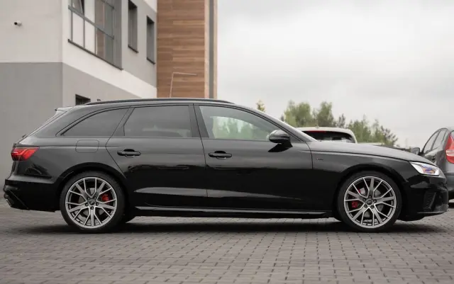 AUDI A4 Avant 40 TFSI S tronic S line