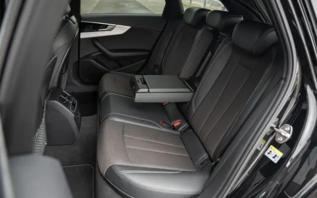 AUDI A4 Avant 40 TFSI S tronic S line