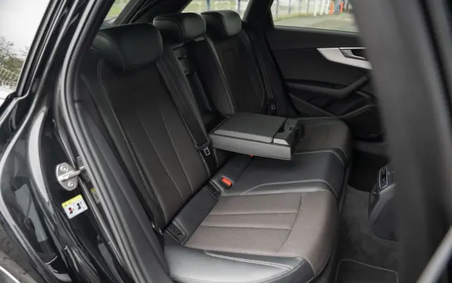 AUDI A4 Avant 40 TFSI S tronic S line