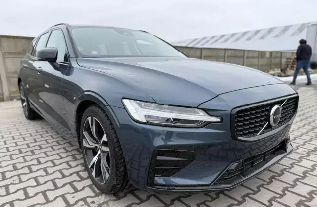 VOLVO V60 
