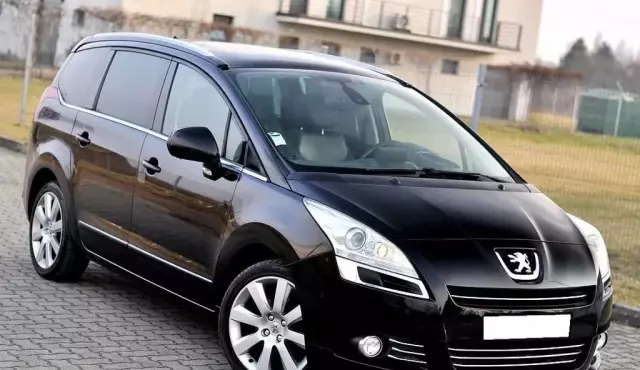 PEUGEOT 5008 