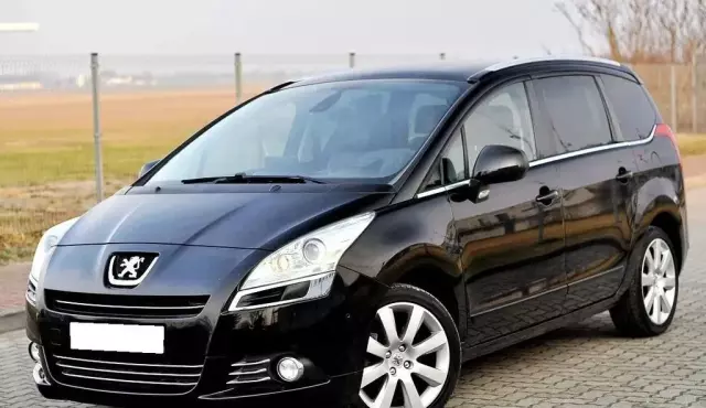 PEUGEOT 5008 