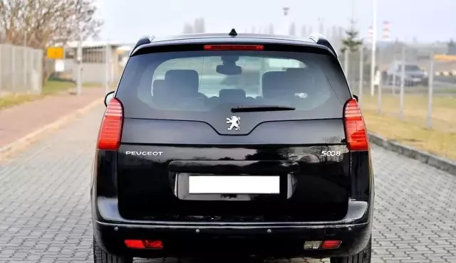 PEUGEOT 5008 