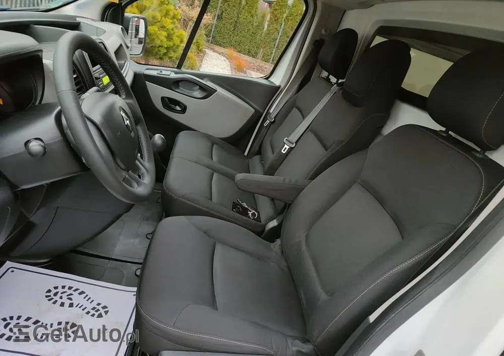 RENAULT Trafic 